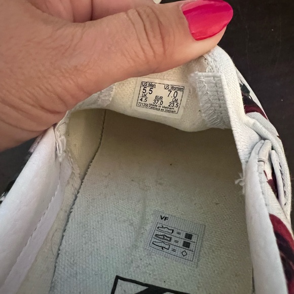 Red Roses Vans - Picture 4 of 4